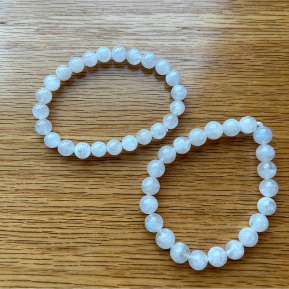 One (1) white moonstone bracelet! 🌛 - Picture 2 of 3
